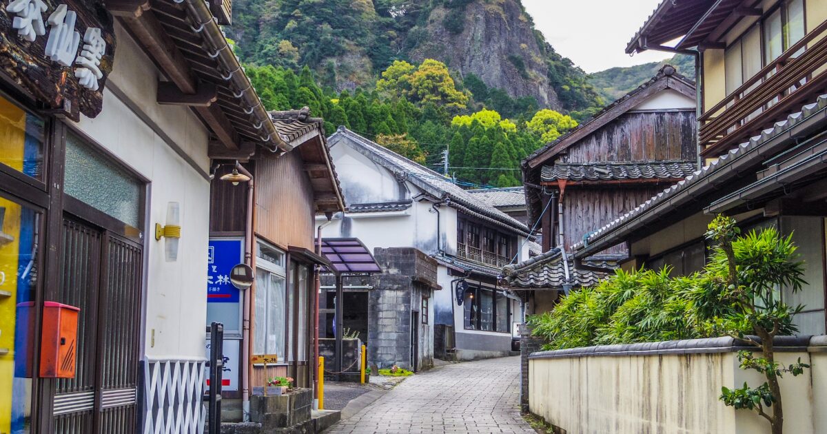 大川内山の焼き物の里に広がる古い町並み