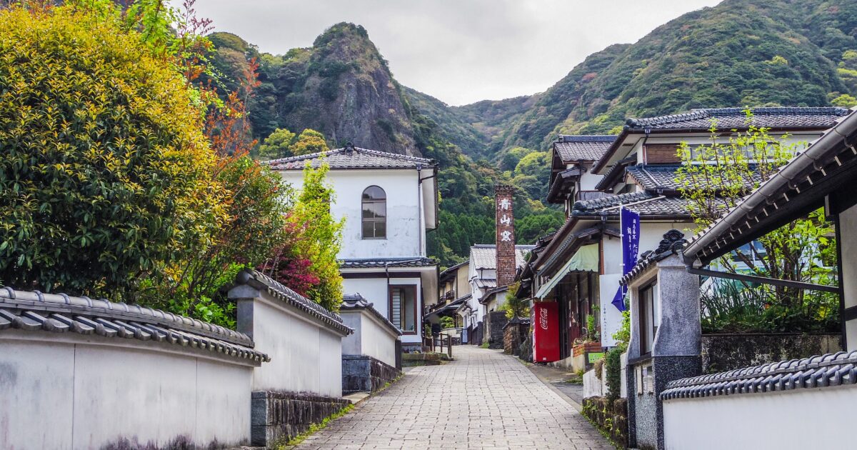 陶磁器の里伊万里大川内山の伝統的な街並み