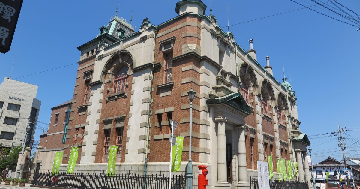 赤レンガの歴史的建造物旧唐津銀行本店