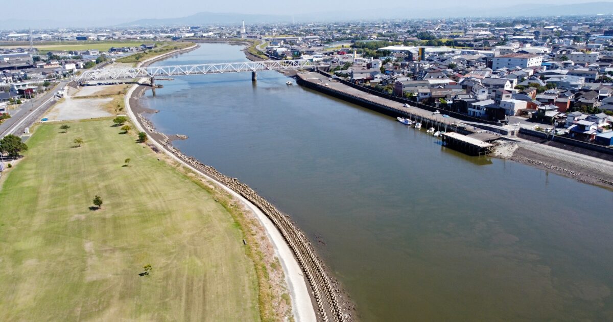 佐賀市の嘉瀬川と河川敷公園の空撮
