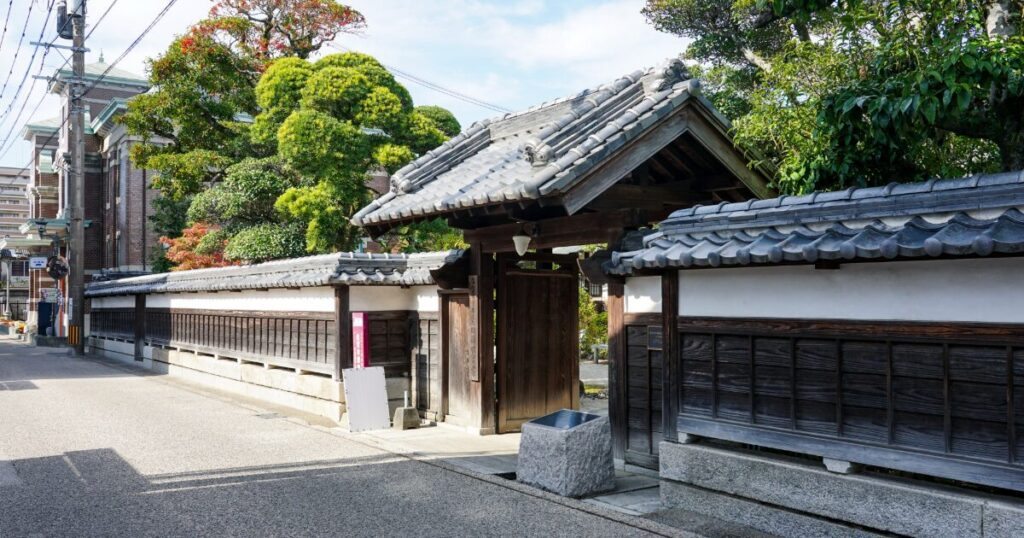佐賀市歴史的建造物旧古賀銀行の門